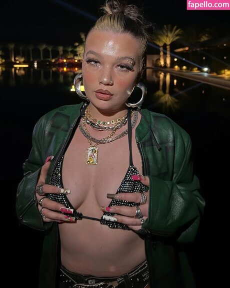 Lola Young fans only