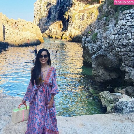 renathashen onlyfans nude tits