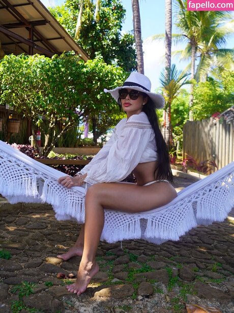 Carla Prata topless onlyfans