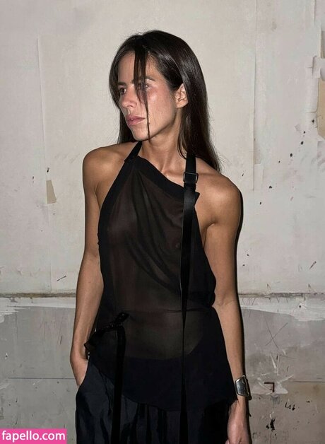 Nina Urgell Cloquell onlyfans content