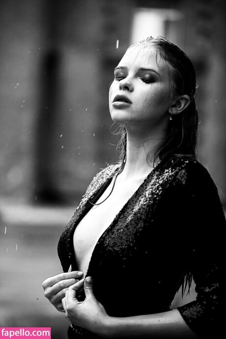 Eva Lee Model Profile pic