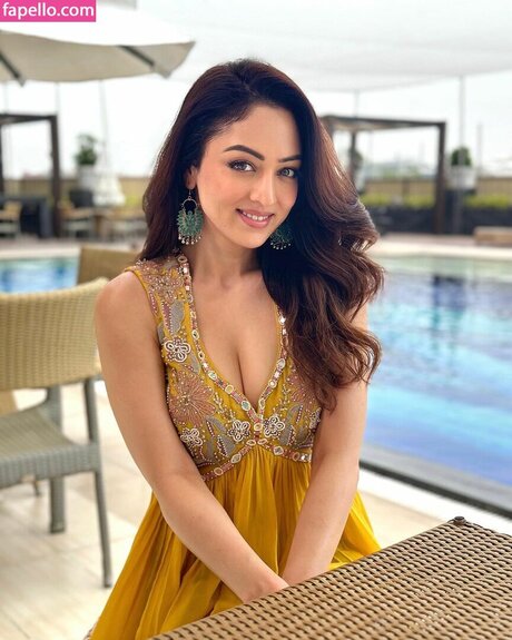 Sandeepa Dhar Profile pic