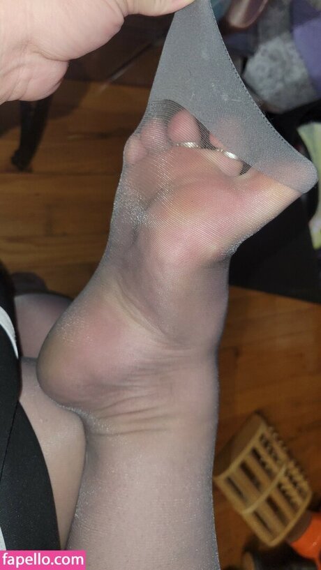 Nylonsandsocks onlyfans post