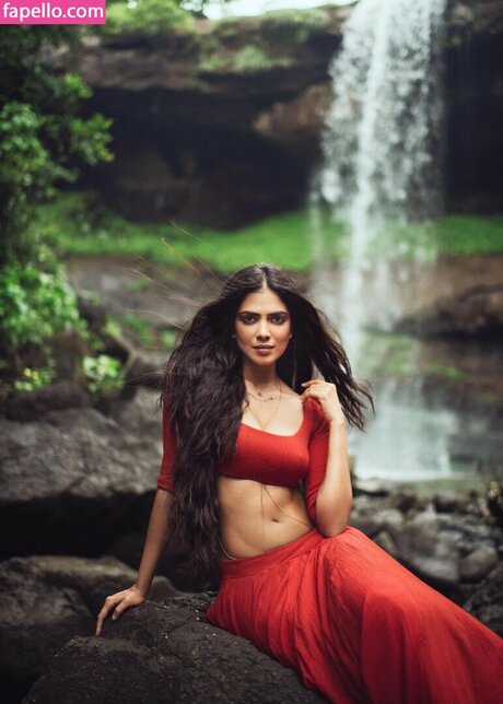 Malavika Mohanan nude leaked onlyfans