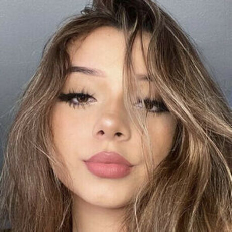 yessseeeniiaa onlyfans naked