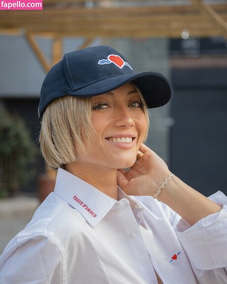 Hello__iris onlyfans model images