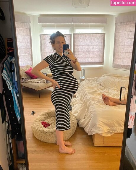 Eden Sher feet onlyfans