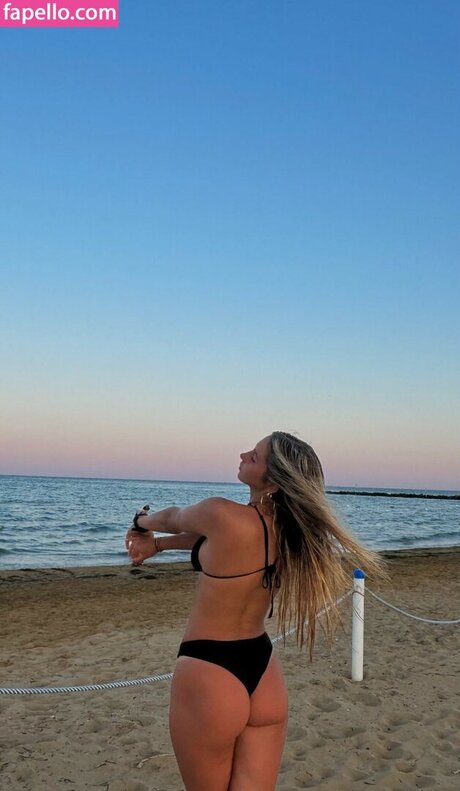 Iris Vallaranii hot onlyfans