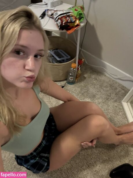 Mads Thompson Maddiiedee tits onlyfans