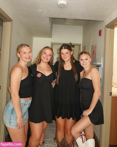 Mads Thompson Maddiiedee desnuda onlyfans