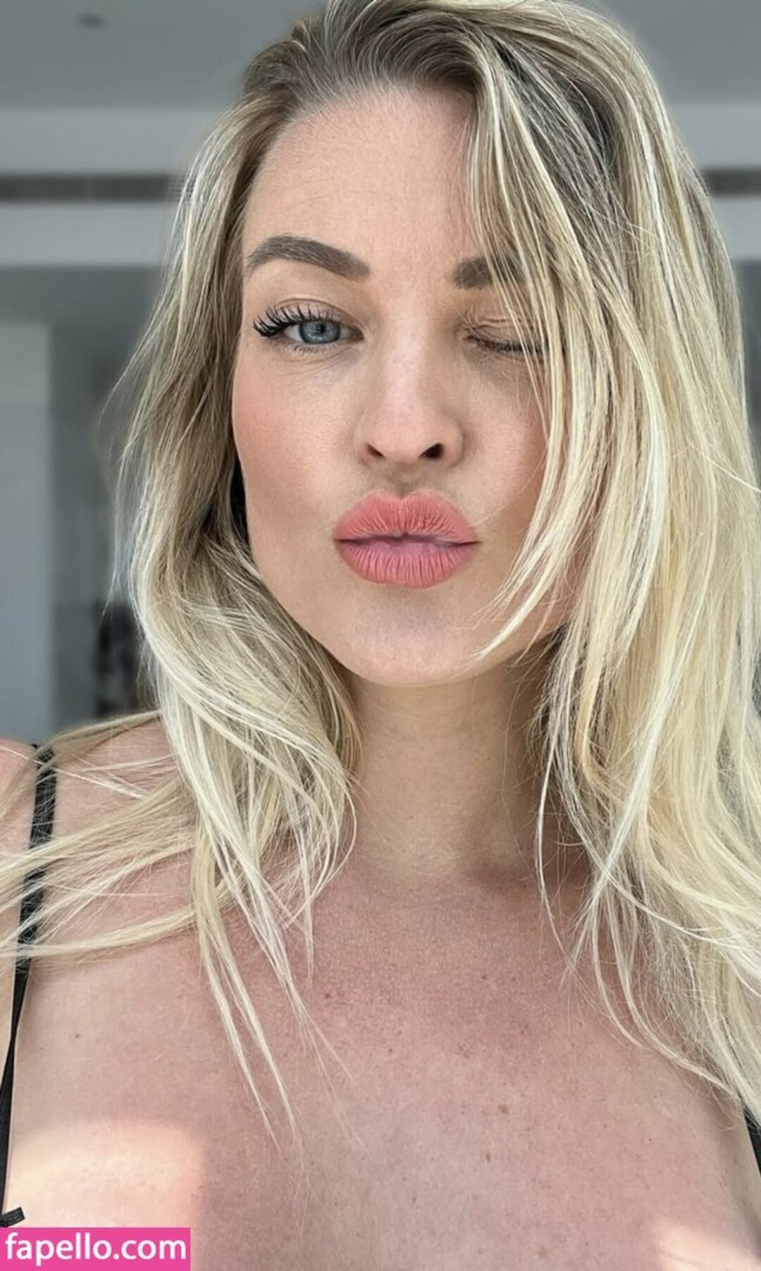 Margot Dulac strip onlyfans