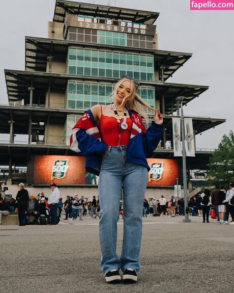 Lynzie Fulton ass onlyfans