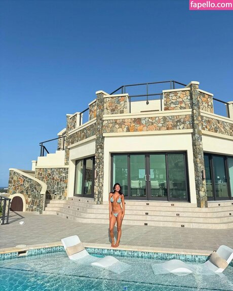 Lydia Lowry topless onlyfans