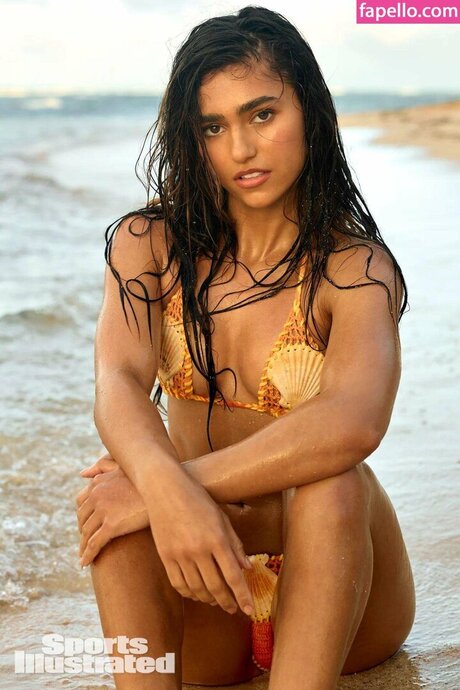 Rayna V onlyfans public photos