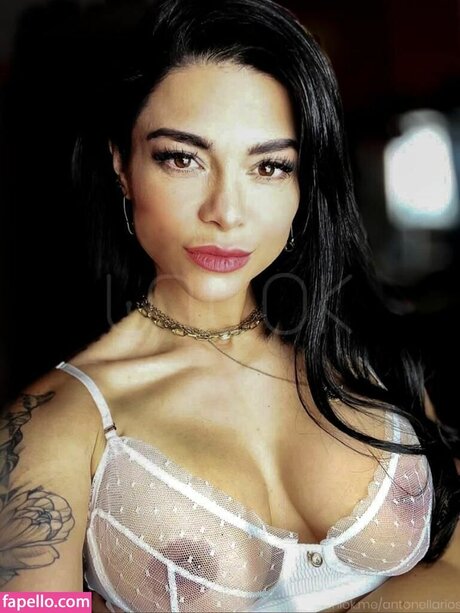 Antonella R os onlyfans pics