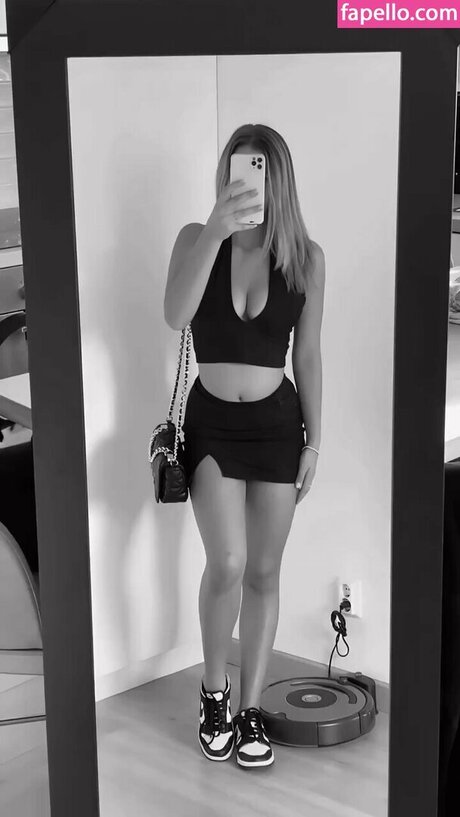 __lara sofia onlyfans photo