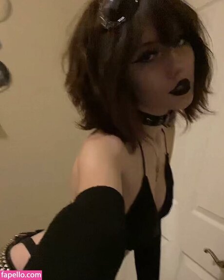 Trinity Manaj only fans leaks