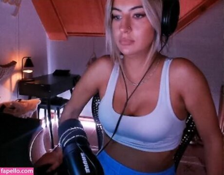 Honeyxxo onlyfans nude tits