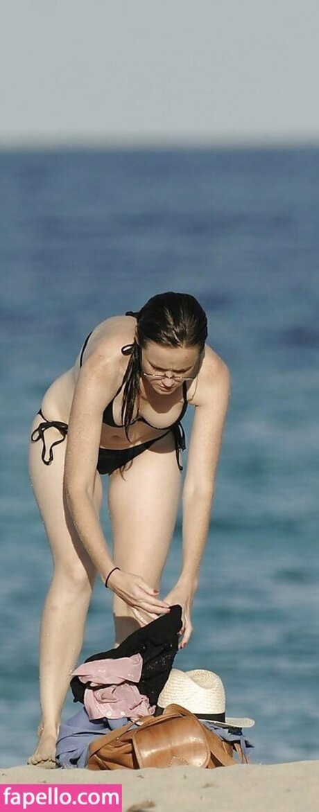 brunette doggystyle onlyfans sexy nude selfie