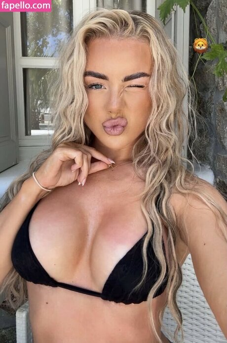 Holl Elizabeth ass onlyfans