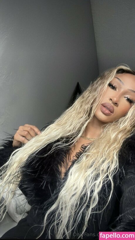 Mara Sade onlyfans leaked.