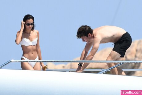 Alexandra Saint Mleux strip onlyfans