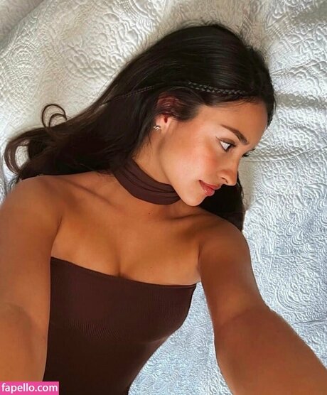 Alexandra Saint Mleux onlyfans leak sex