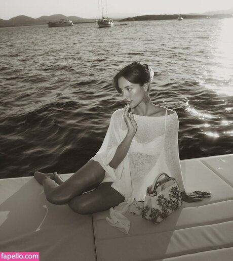 Alexandra Saint Mleux onlyfans nude content