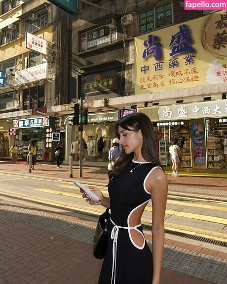 Alexandra Saint Mleux nude onlyfans