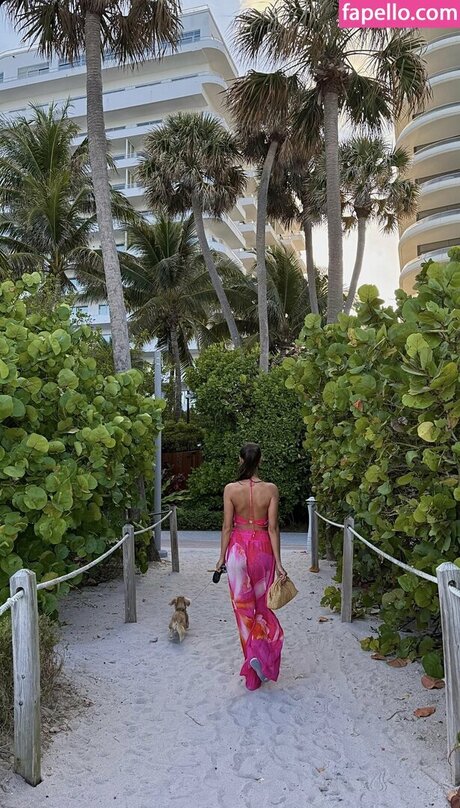 Alexandra Saint Mleux onlyfans nude