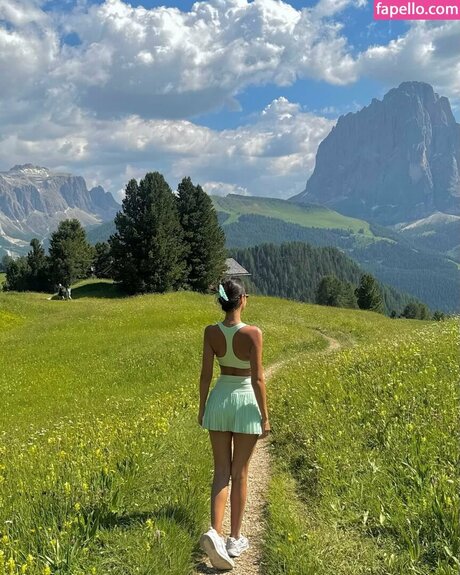 Alexandra Saint Mleux porn onlyfans