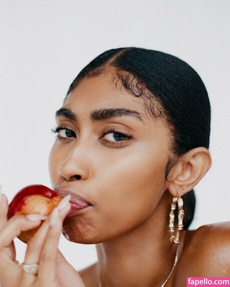 Jasmine Chola onlyfans topless