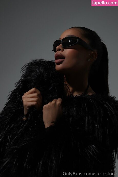 video call onlyfans top illustration