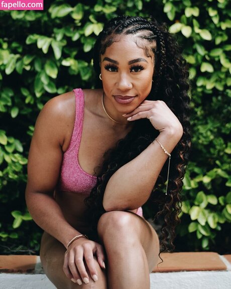 Alycia Baumgardner Profile pic