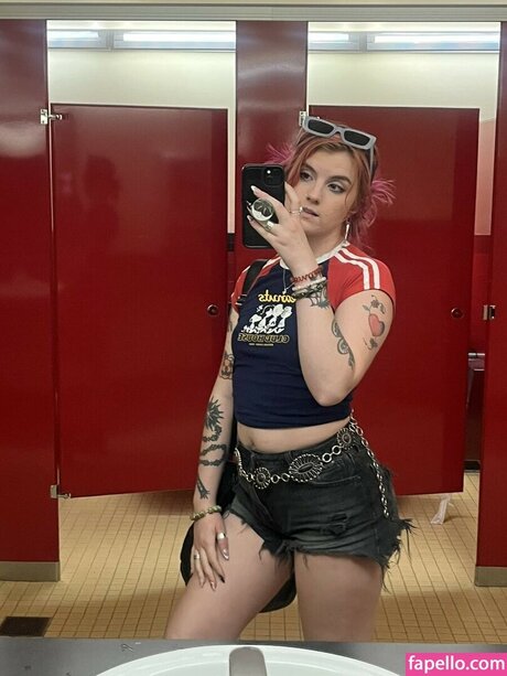 Msvioletvixxen Profile pic