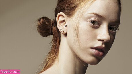 Lily Newmark desnuda onlyfans