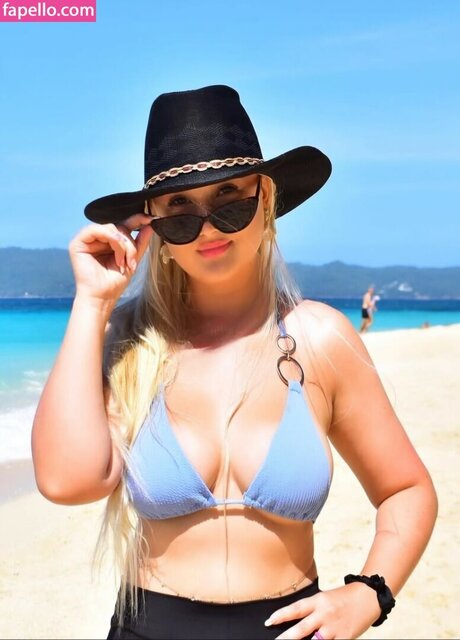 Amber Koltzow Bastick ass onlyfans