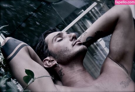 Stefano De Martino only fans review