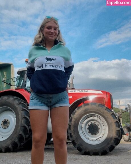 Harriet Cowan From Clarkson s Farm onlyfans pics