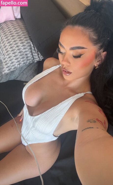 Elley Davies hot onlyfans