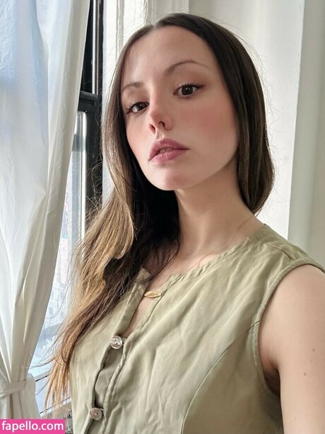 Lily Mo Sheen onlyfans page