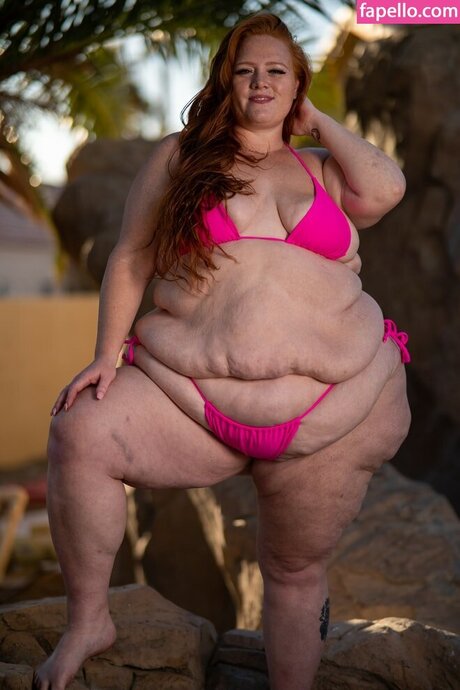 Julie Ginger onlyfans leak ass