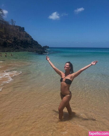 Camila Rodrigues Profile pic