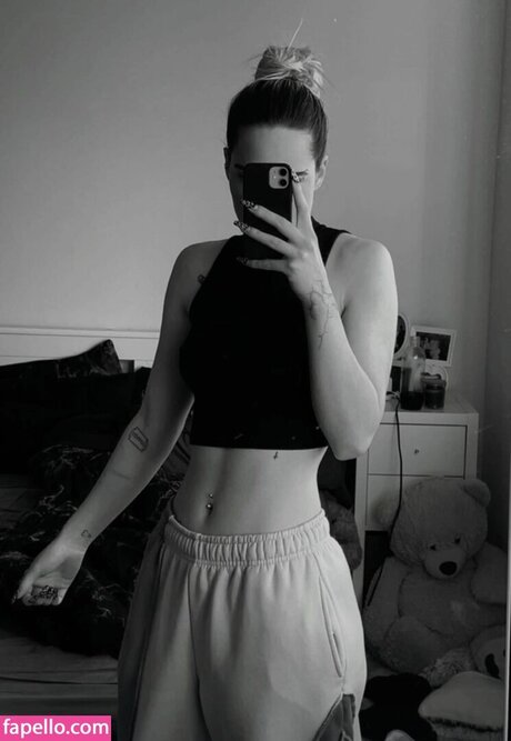 sky stn_ nude onlyfans leak