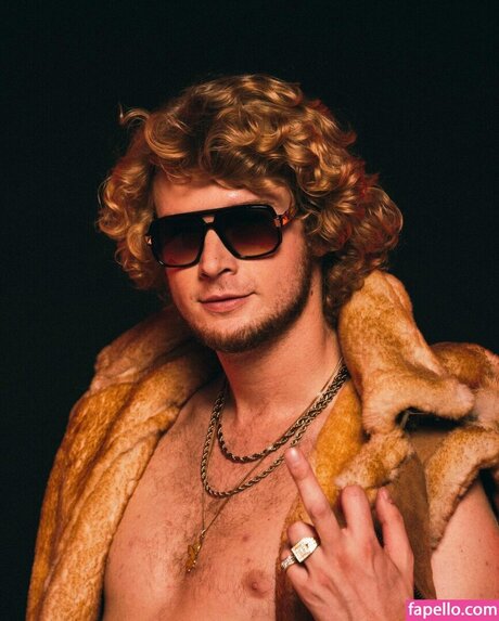 yunggravy onlyfans striptease