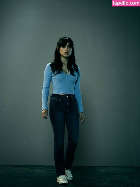 lesbian kissing onlyfans art naked pictures