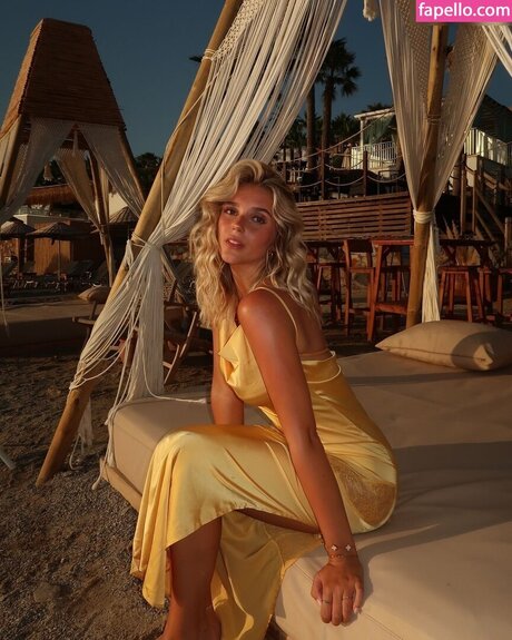 Lara Spengler onlyfans model photo