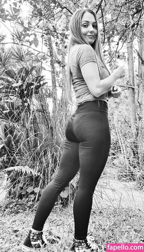 Melissa Diakova onlyfans leak ass