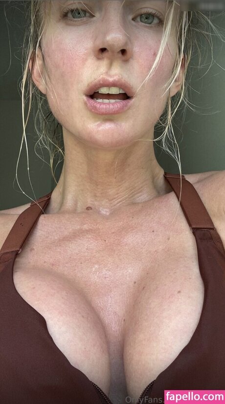 Yrsa Clicks onlyfans nude photos