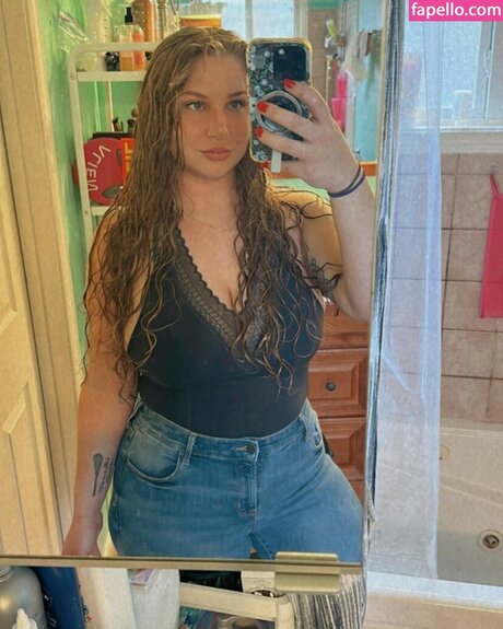 Ivy Andrews onlyfans posts